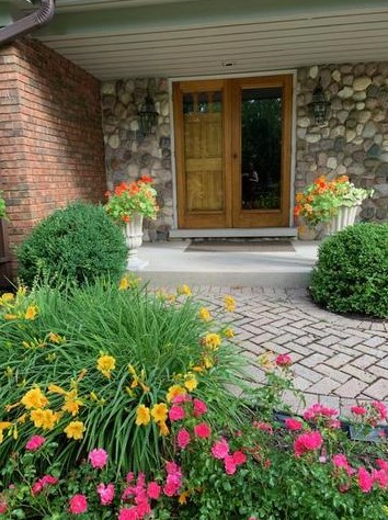 44 Dukes Cir, Half Day, IL 60069-3323