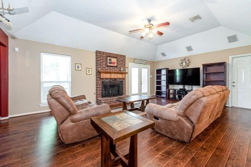 1016 Chateau Wood Pkwy Dr, Conroe TX  77385-9771 exterior