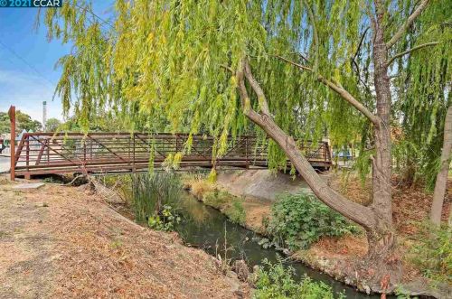 2097 Olivera Rd, Concord CA  94520-5473 exterior