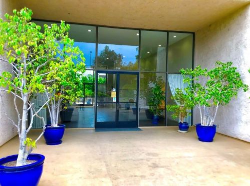 1401 Valley View Rd, Glendale CA  91202-1751 exterior