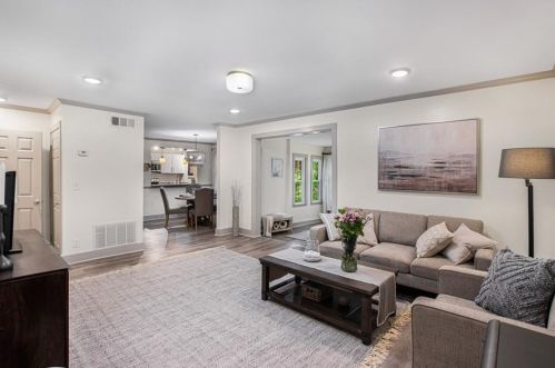 178 Barone Pl, Atlanta GA  30327-1073 exterior