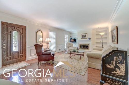 170 Willow Glenn Dr, Marietta, GA 30068-5104