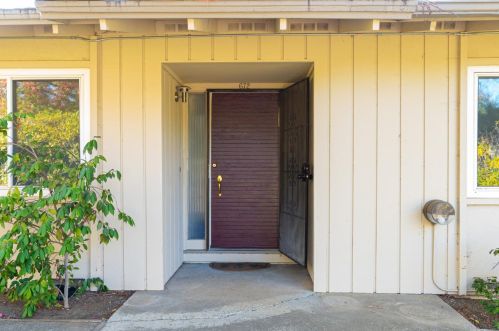 672 San Antonio Rd, Los Altos, CA 94022-1201