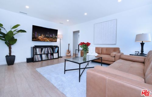 15220 Morrison St, Van Nuys CA  91403-1503 exterior