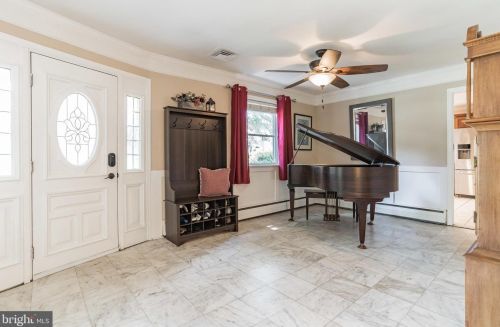 611 Crystal Lake Ave, Tavistock, NJ 08033-2711