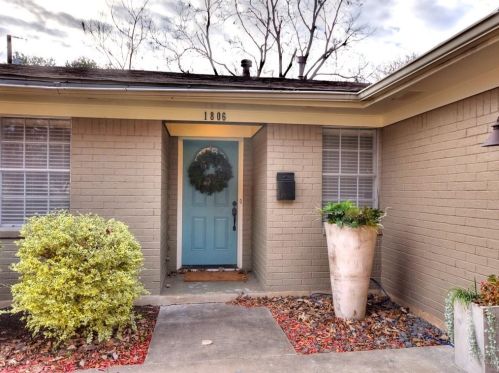 1806 18th St, Georgetown, TX 78626-7322