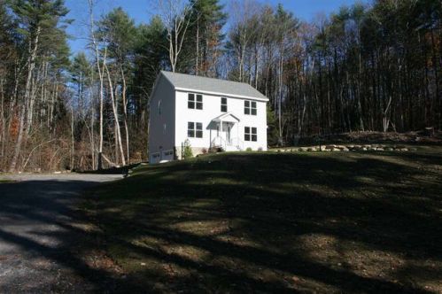 48 Holiday Shore Dr, Goffstown, NH 03046-4512