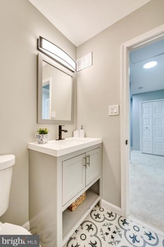 5838 Kara Pl, Springfield VA  22015-3327 exterior