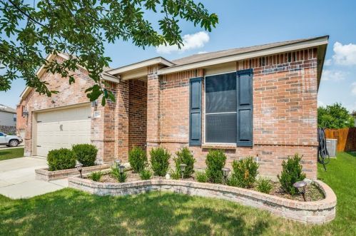 7764 Berrenda Dr, Fort Worth, TX 76131-5158