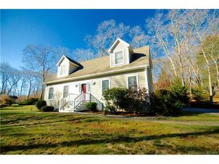 59 Courtland St, Pawcatuck, CT 06379-2122
