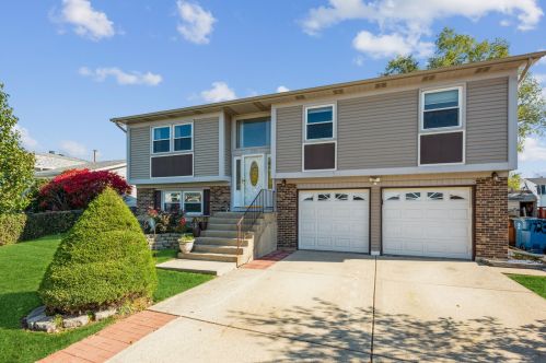 1723 Schmale Rd, Glendale Heights, IL 60139-2445