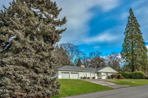 1901 Stratford Ave, Medford, OR 97504-6656
