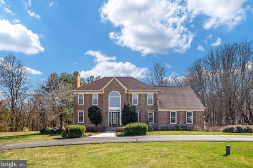 4450 Lynn Forest Dr, Gainesville, VA 20155-1024