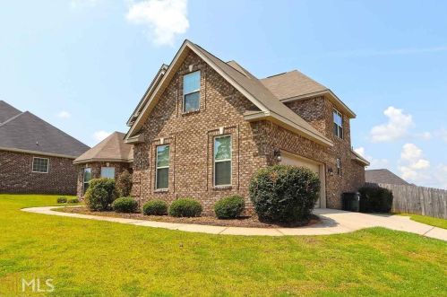 402 Charlotte Dr, Bonaire, GA 31005-4915
