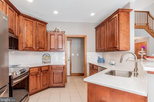 5 Linden Dr, Carlisle PA 17015-6906 exterior