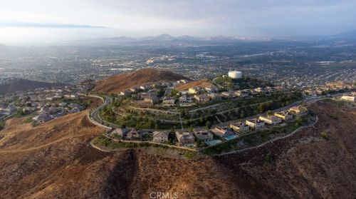 18458 Lakepointe Dr, Riverside CA  92503-0252 exterior