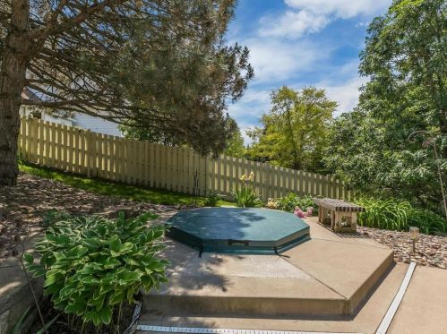 3817 Bridgewater Dr, Saint Paul MN  55123-2526 exterior