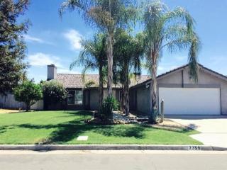 2359 Pierce Ave, Fresno, CA 93725-1266