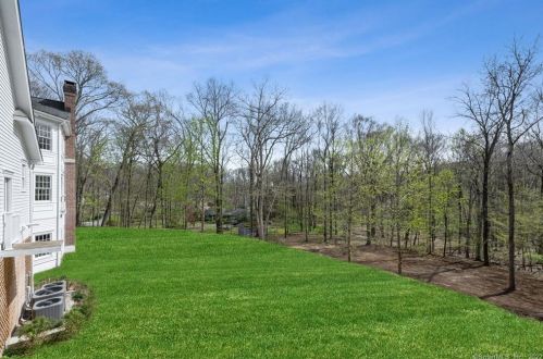 9 Highwood Ln, Wilton CT  06897-4708 exterior