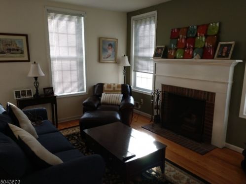 124 Leigh St, Clinton, NJ 08809-1312
