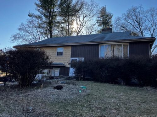 28 Grinnell St, Milford, CT 06461-2406