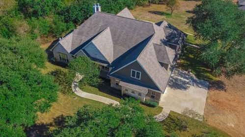 2187 Hillview Rd, Bellvue, TX 77418-4381