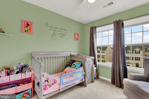 34 Ctr St, Hanover PA 17331-2828 exterior