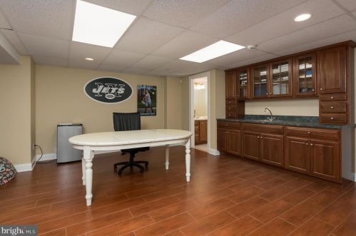 19 Derwent Dr, Princeton NJ  08540-7551 exterior