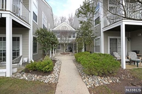 1422 York St, Mahwah, NJ 07430-3268