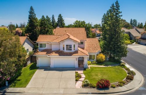 301 Greyhawk Ct, Vacaville, CA 95688-1030