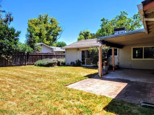 10695 Valley View Dr, Rancho Cordova, CA 95670-2468