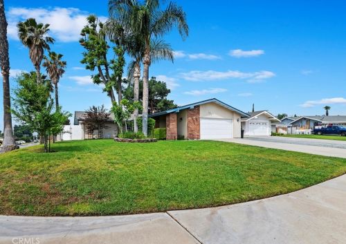 10331 Palmento Dr, Riverside CA  92505-1550 exterior