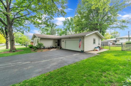 4 Cypress Ln, North Aurora, IL 60542-1509