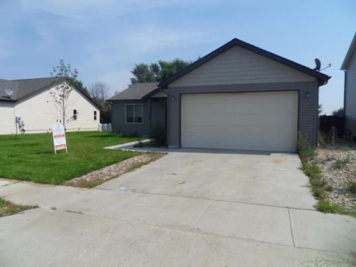 2618 Bradford Ct, Williston, ND 58801-2932