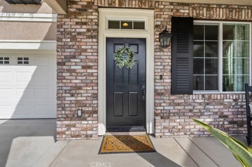 1010 Woodcrest Ln, Vista, CA 92081-7883