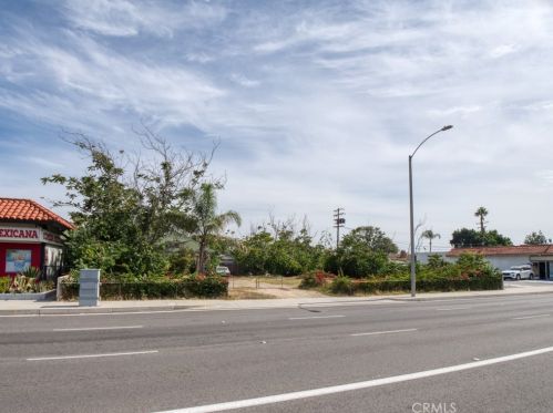 516 State College Blvd, Anaheim CA  92806-4658 exterior