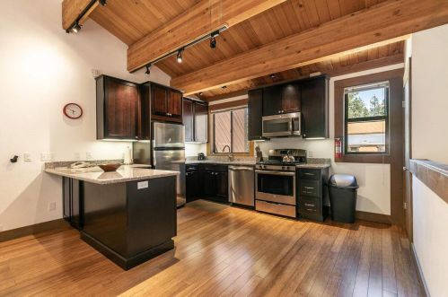 3069 Silver Strike, Truckee CA  96161-4207 exterior