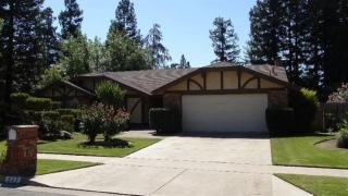 547 Warwick Ave, Fresno, CA 93720-1737