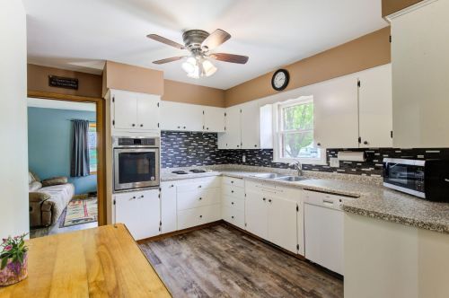 111 4th St, Waverly, MN 55390-5300