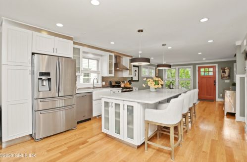 43 Sherwood Pl, Greenwich CT  06830-5606 exterior