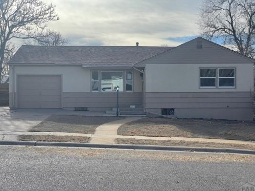 1723 Alexander Cir, Pueblo, CO 81001-2003