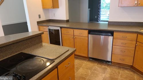 8932 Skyrock Ct, Columbia, MD 21046-1418