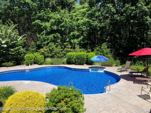5 Conrad Ct, Berkeley Township, NJ 08721-2450
