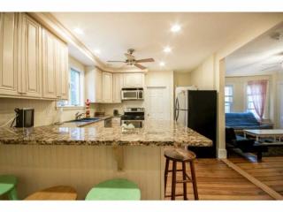 5 Ann St, Middletown, RI 02840-3435