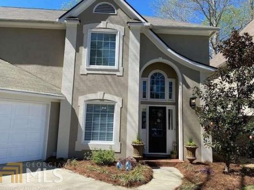 6 Village Ln, Newnan, GA 30265-1902