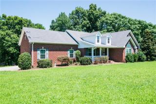 1052 Yellow Crk Rd, Dickson TN  37055-5061 exterior