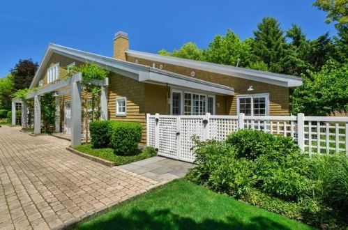 4 Indian Hill Rd, Northfield, IL 60093-3923