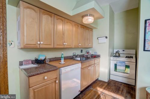 437 44 St, Philadelphia PA 19104-2910 exterior