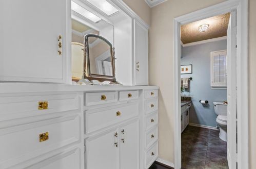 6127 Dilbeck Ln, Dallas TX  75240-5350 exterior