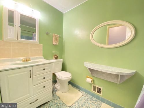 9504 Lawnsberry Ter, Silver Spring MD 20901-4714 exterior